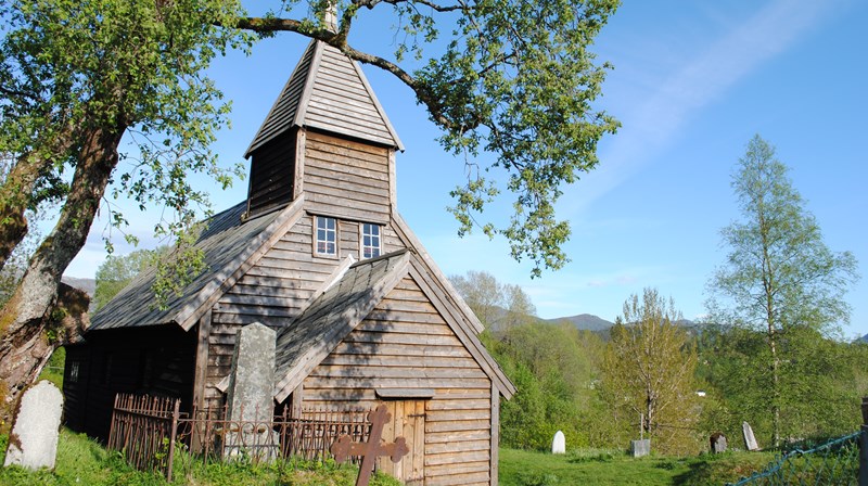 Holdhus gamle kyrkje